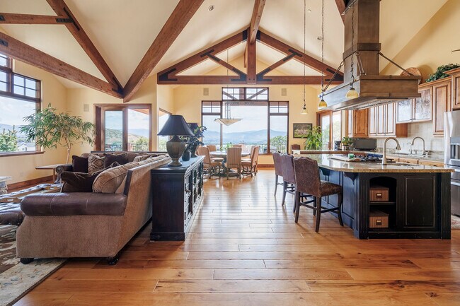 Foto del edificio - 347 Luzern Rd