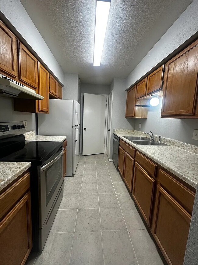 Foto del edificio - 9797 Leawood Blvd