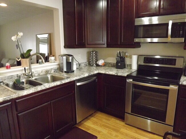 Building Photo - COMING SOON!  Beautiful Miamisburg Condo!