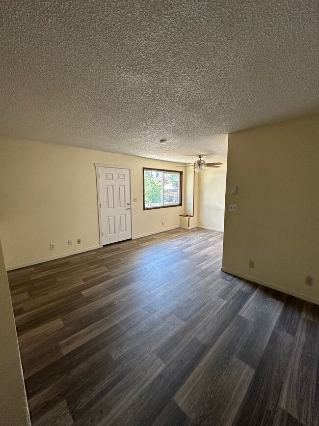 Foto del edificio - 2112-2112 N 13th St