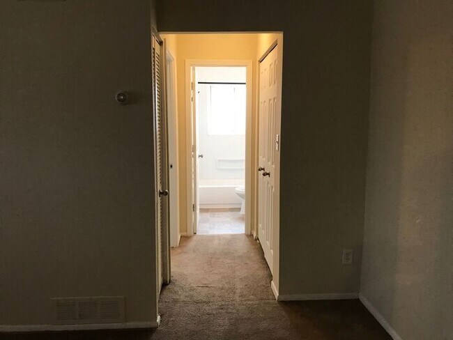 Foto del edificio - 13180 Puritas Ave
