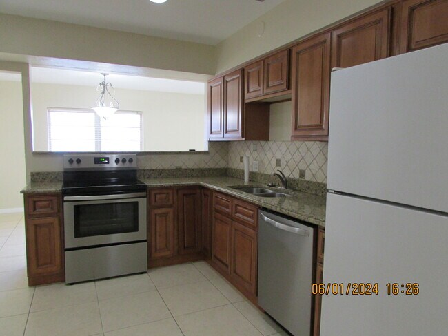 Building Photo - 211 W Laila Dr
