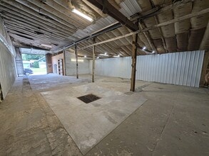 Building Photo - 316 6th Ave E