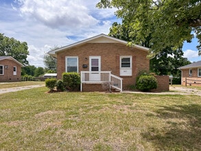 Building Photo - 3123 Fairbrook Dr