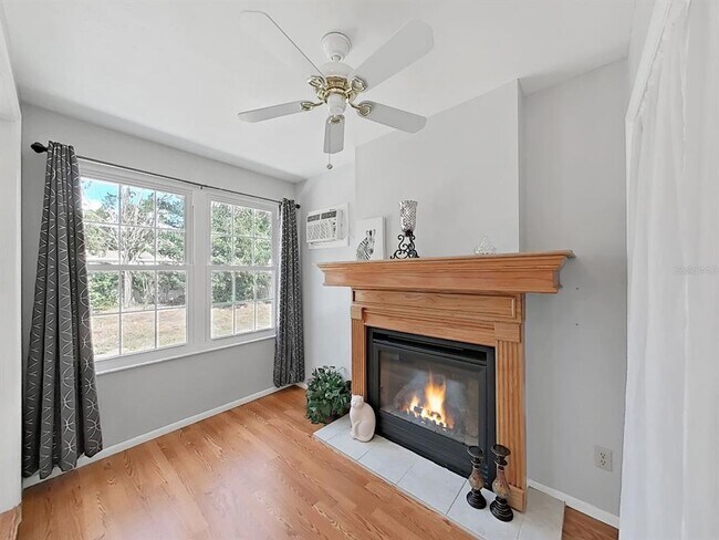 Foto del edificio - 878 Rustic Oaks Dr
