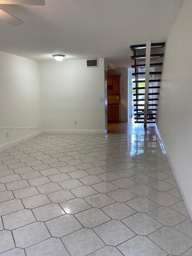 Building Photo - 15385 S Dixie Hwy