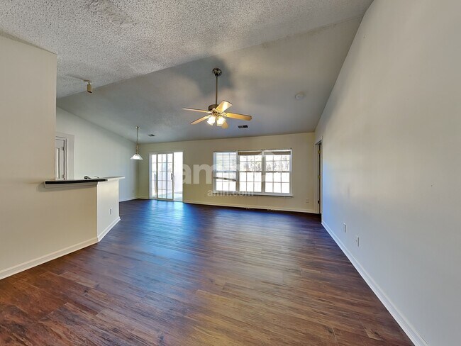 Foto del edificio - 615 Timber Walk Drive