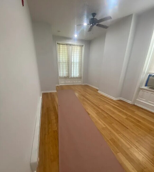 Foto del edificio - 4523 Pulaski Ave