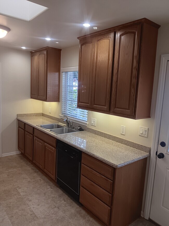 Foto del edificio - 7341 Newlin Ave