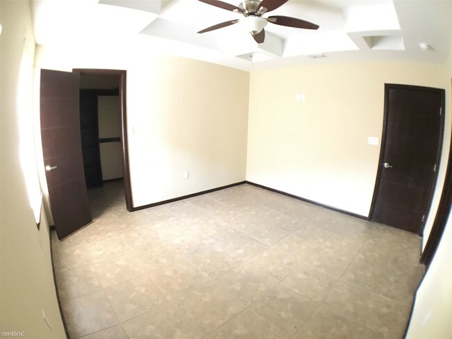 Building Photo - 2117 N Dahlia St