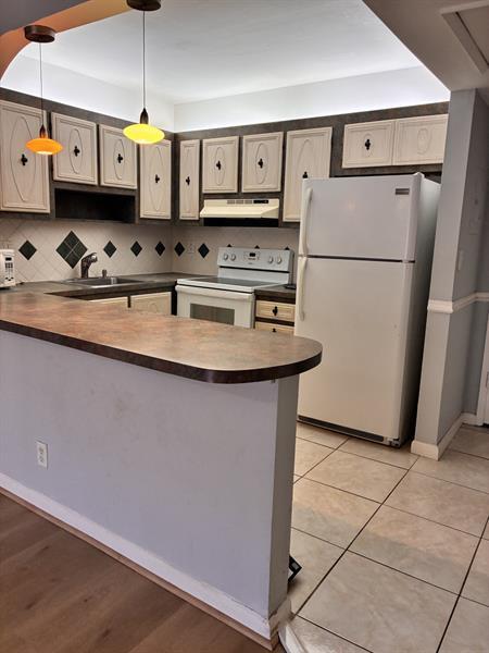 Foto del edificio - 259 S Cypress Rd