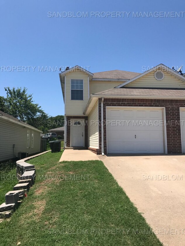 Primary Photo - FOR LEASE | Sand Springs | $875 Rent | 2 B...