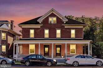 Building Photo - 660 Oak Hill Ave