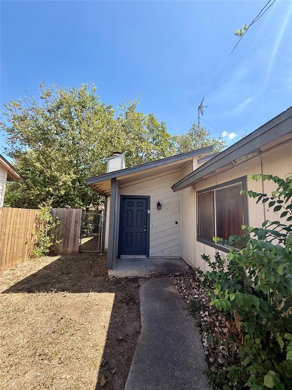 Building Photo - 10805 Lanshire Dr