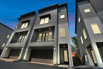 Building Photo - 3024 Live Oak St