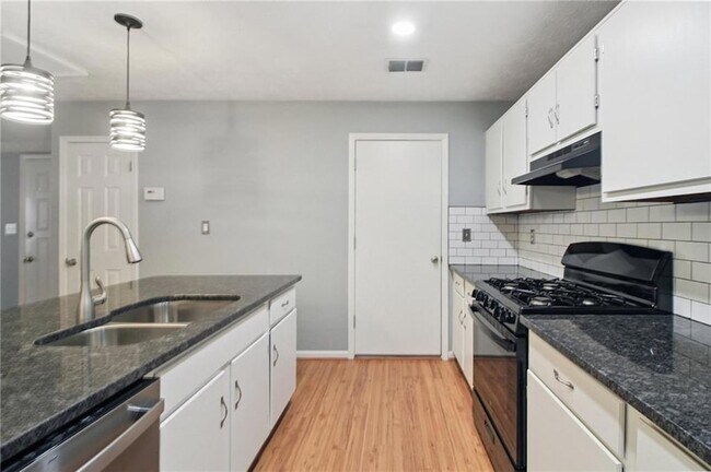 Foto del edificio - 1058 Mansfield Ct