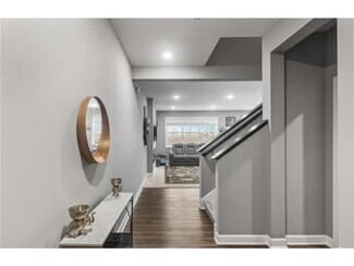 Building Photo - 1715 Emerson Ct