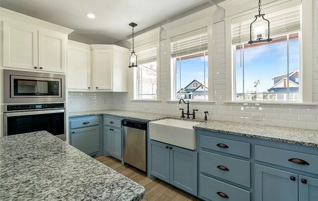 Building Photo - Stunning 3BD/2.5BTH Home in Mustang