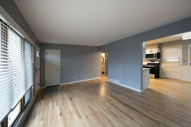 Building Photo - 3 Bedroom Ranch With Modern Updates!!