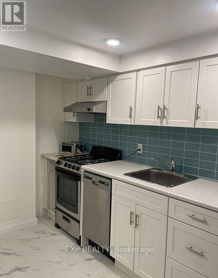 Building Photo - 8 Hillside Dr