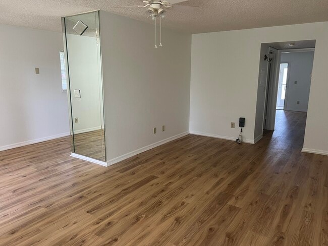 Building Photo - 98 Spring Lake Dr