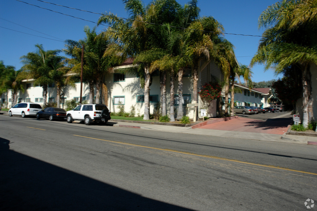 Building Photo - Michelle Apartments