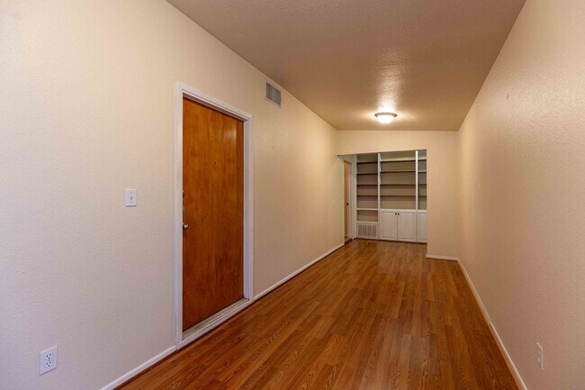 Building Photo - 726 Encino Drive