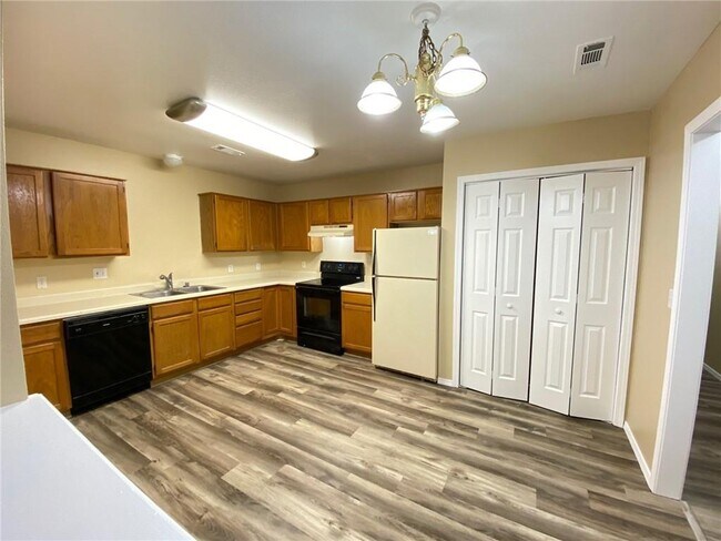Building Photo - 53 Holly Dr