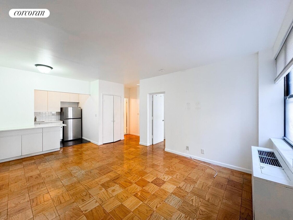Foto principal - 67 E 3rd St