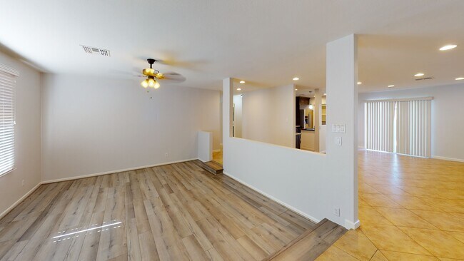 Foto del edificio - 1206 E Redfield Rd