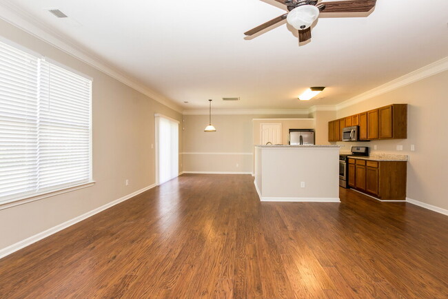 Building Photo - 6694 Sequoia Hills Dr