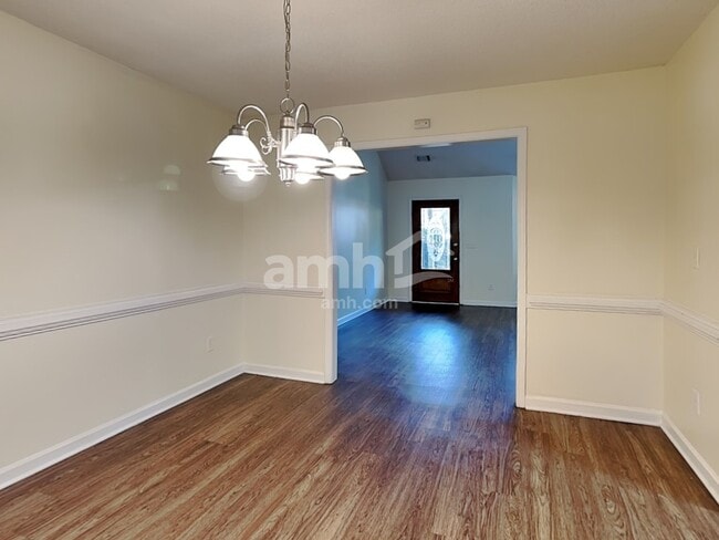 Foto del edificio - 241 Fairbrook Ln