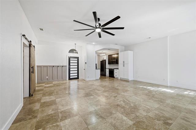 Foto del edificio - 7829 Creekview Dr