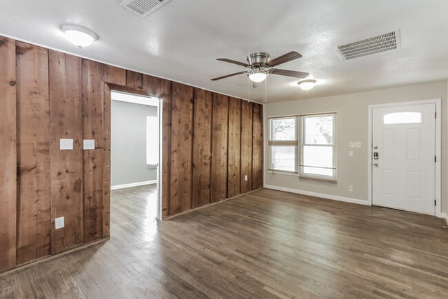 Building Photo - Convenient Duncanville 3-Bedroom Home