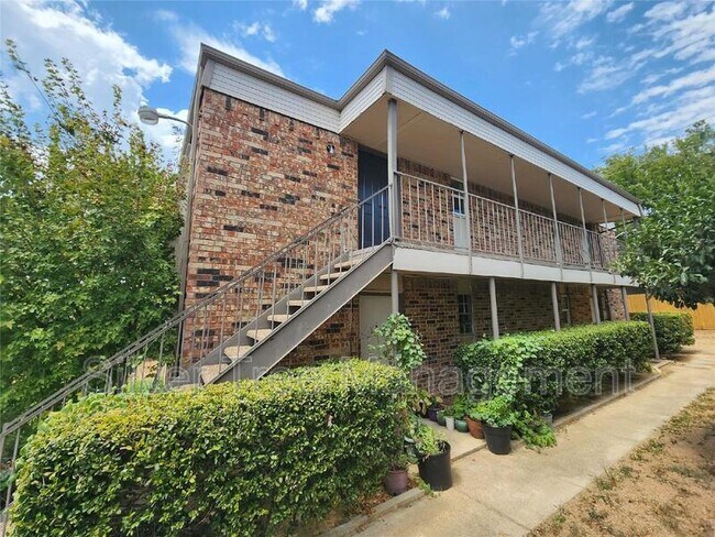 Photo - 4820 Wellesley Ave Apartment