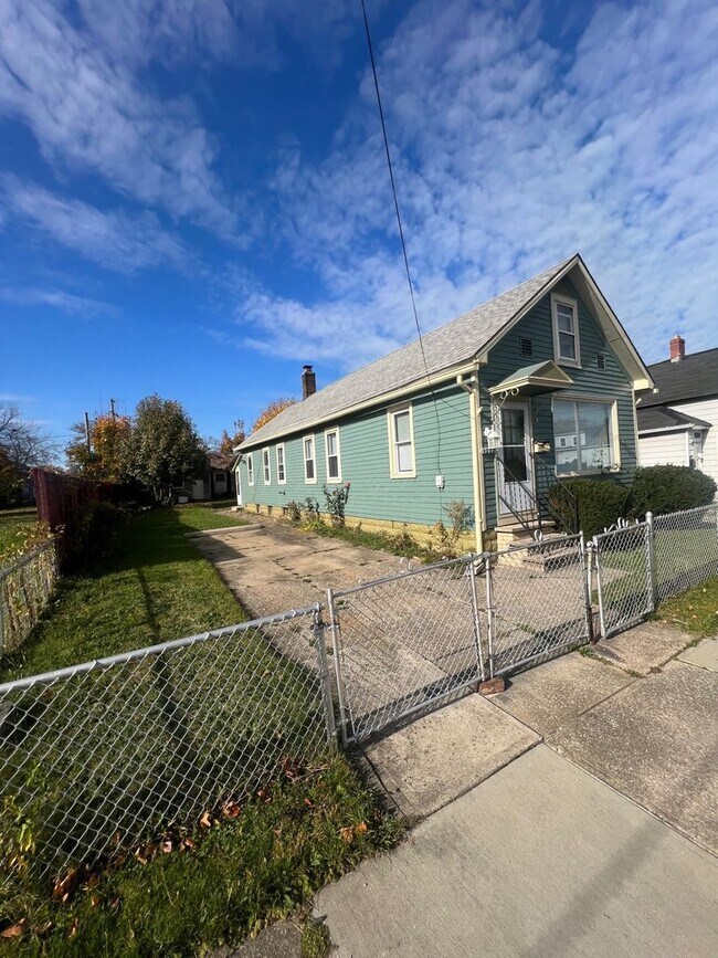 Building Photo - Embrace Comfort and Convenience in this 2-...