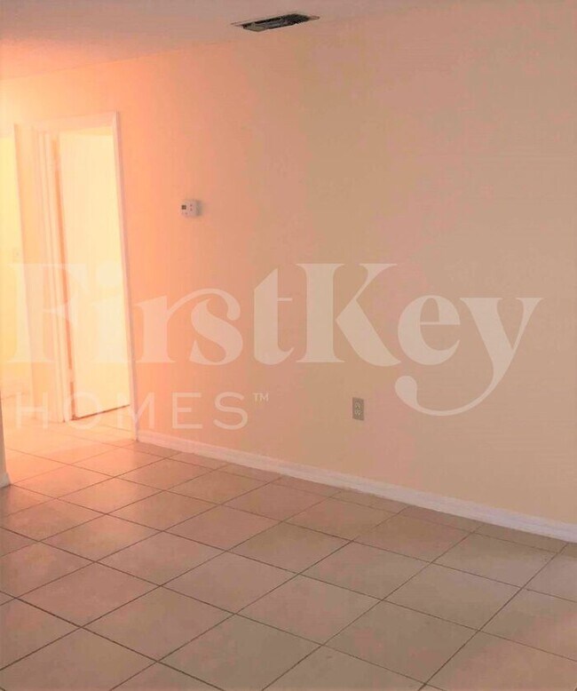 Foto del edificio - 6825 Derrick Dr