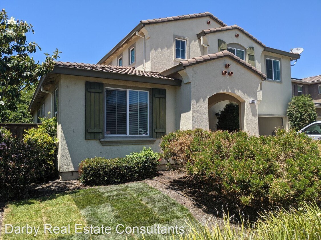 Primary Photo - 4 br, 3.5 bath House - 1033 Clear Lake Drive