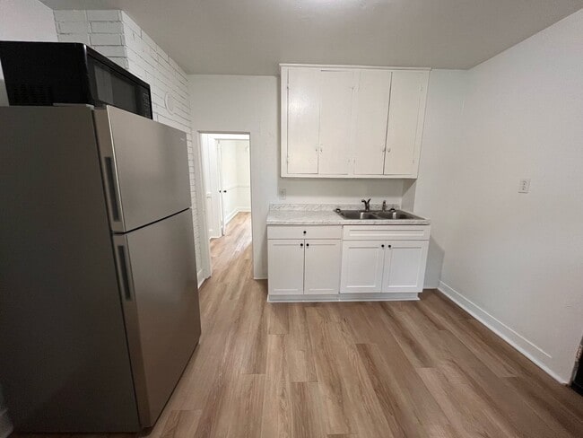 Foto del edificio - 2 Bedroom 1 Bath House Available to Rent f...