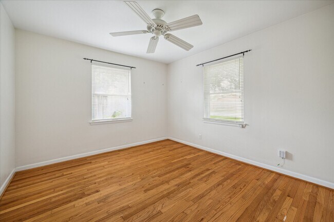 Foto del edificio - 1124 Springrock Ln