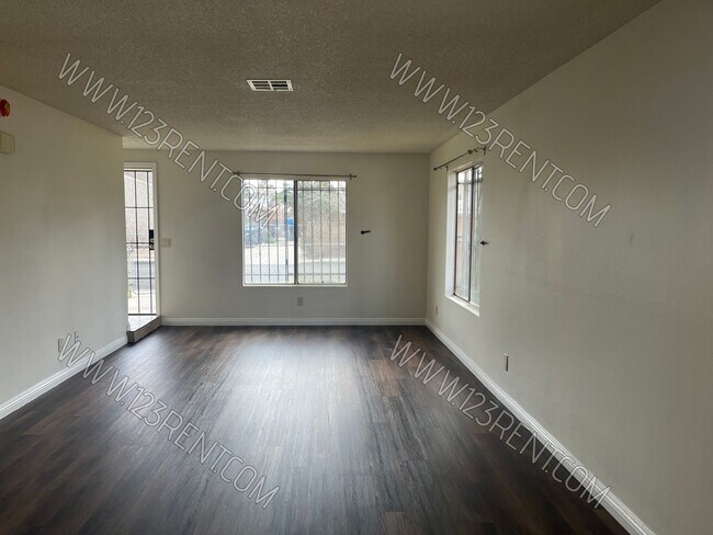 Foto del edificio - 411 W Ave J-5
