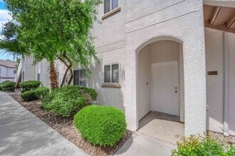 Building Photo - 5650 E Sahara Ave