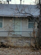 Building Photo - 1758 Paris St