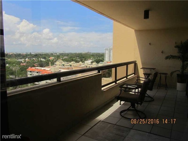 Building Photo - 1750 N Bayshore Dr