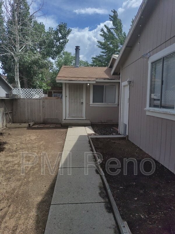 Building Photo - 6440 Lotus St