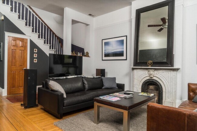 Living Room - 2568 Folsom St