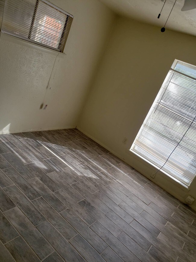 Foto del edificio - 2405 Foreman St