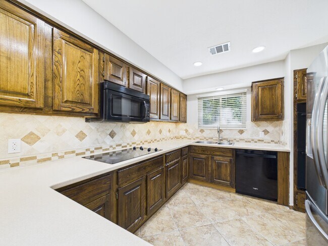 Foto del edificio - 3018 Highland Laurels Dr