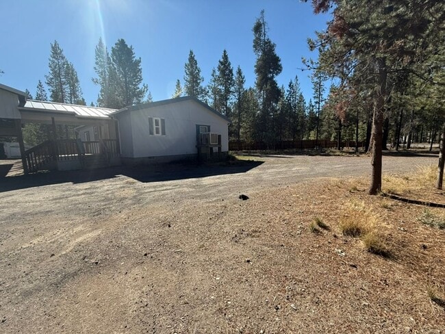 Building Photo - Newly Remodeled Home - Fully Fenced and Gated