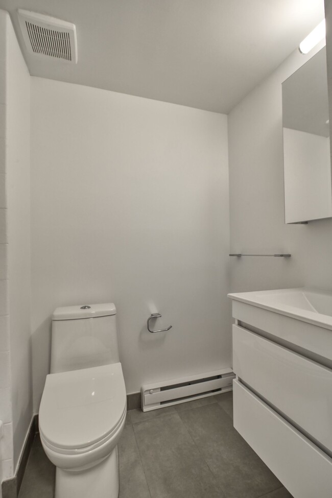 Building Photo - 2285 Rue St Mathieu